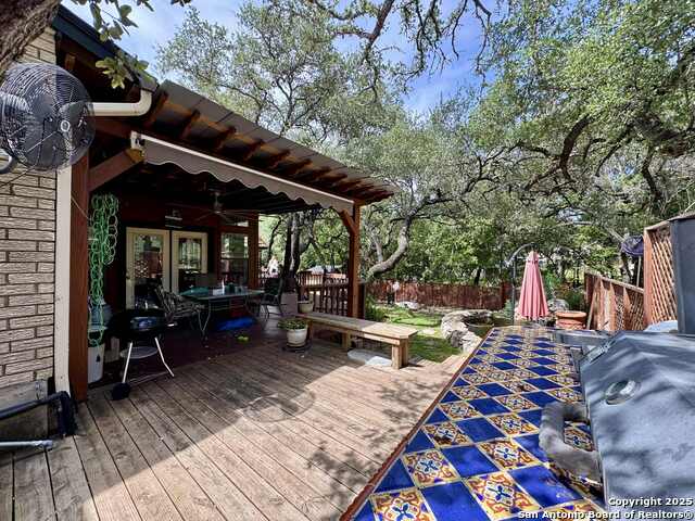 Listing photo id 13 for 2102 Parhaven