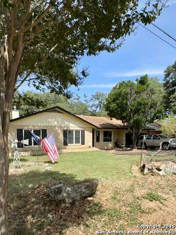 Listing photo id 0 for 2102 Parhaven