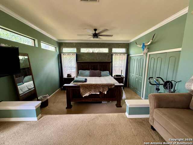 Listing photo id 5 for 2102 Parhaven