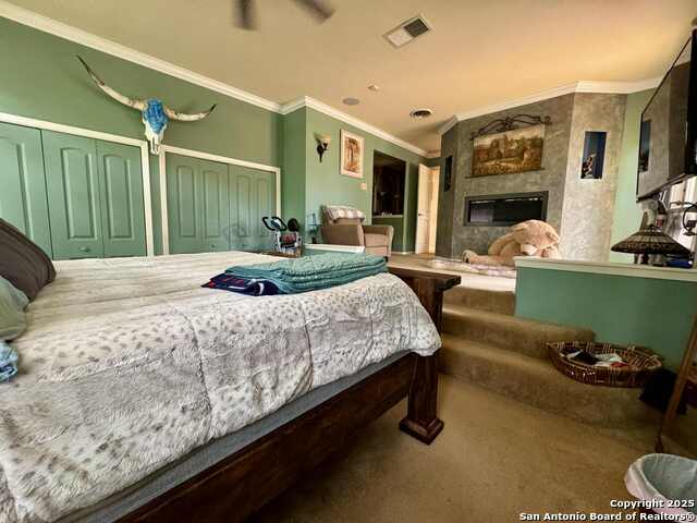 Listing photo id 6 for 2102 Parhaven