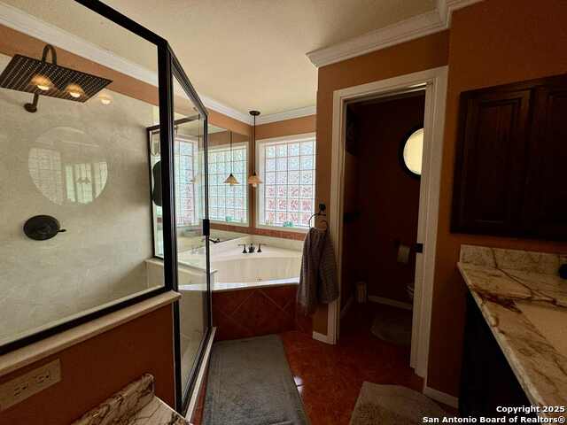 Listing photo id 7 for 2102 Parhaven