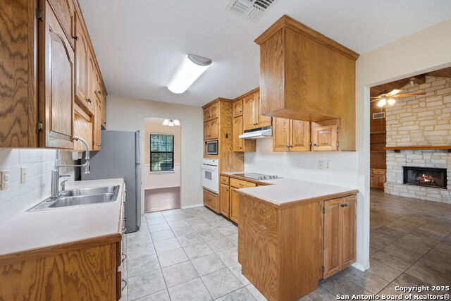 Listing photo id 4 for 148 Alexander Dr