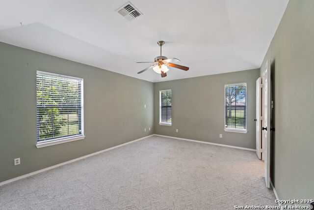Listing photo id 7 for 148 Alexander Dr