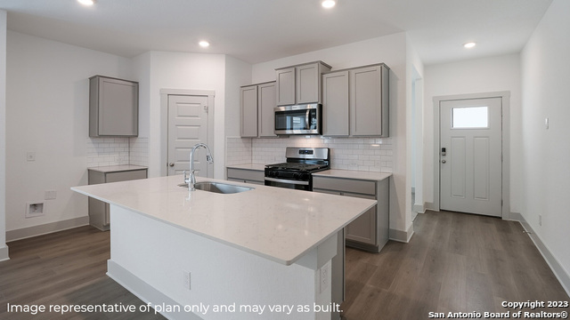 Listing photo id 1 for 14649 Pearl Flats