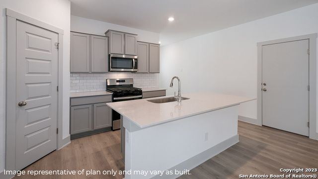 Listing photo id 2 for 14649 Pearl Flats