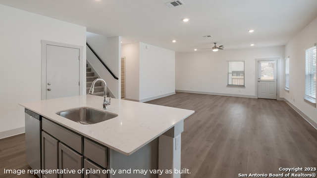 Listing photo id 3 for 14649 Pearl Flats