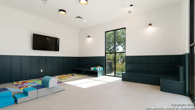 Listing photo id 73 for 14649 Pearl Flats