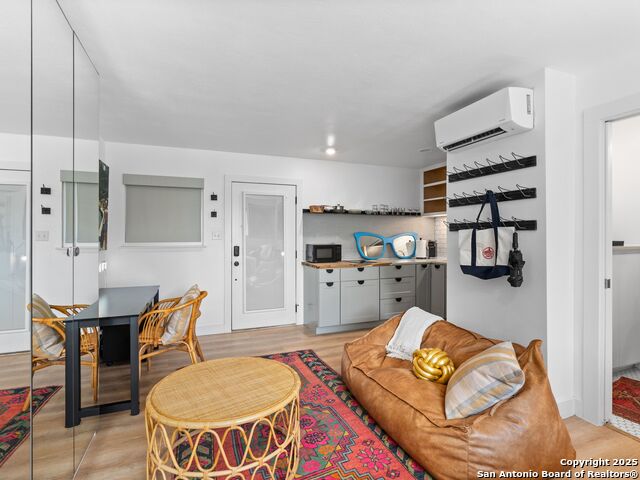 Listing photo id 9 for 1111 10th W Apt 206