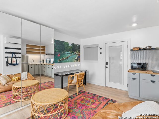 Listing photo id 10 for 1111 10th W Apt 206