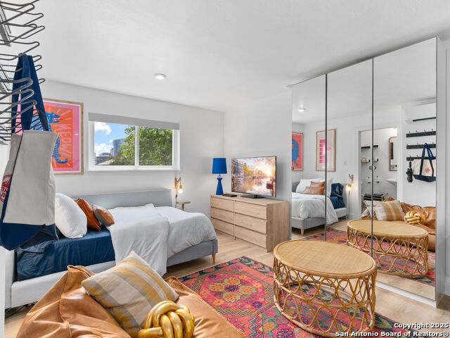 Listing photo id 11 for 1111 10th W Apt 206