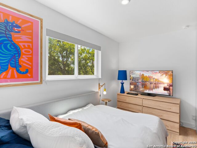 Listing photo id 15 for 1111 10th W Apt 206