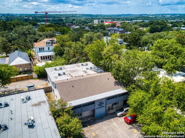 Listing photo id 2 for 1111 10th W Apt 206