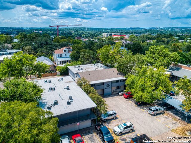 Listing photo id 3 for 1111 10th W Apt 206