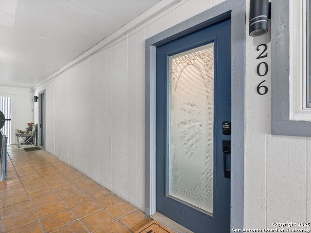 Listing photo id 4 for 1111 10th W Apt 206