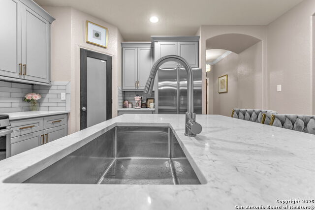 Image 14 of 46 For 8427 Buckhorn Parke