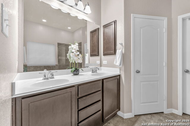 Image 23 of 46 For 8427 Buckhorn Parke