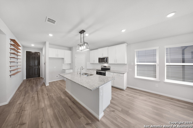Listing photo id 8 for 752 Clara Park
