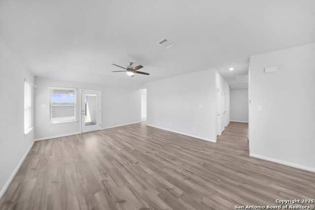 Listing photo id 10 for 752 Clara Park