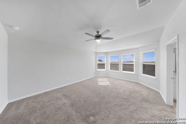 Listing photo id 13 for 752 Clara Park