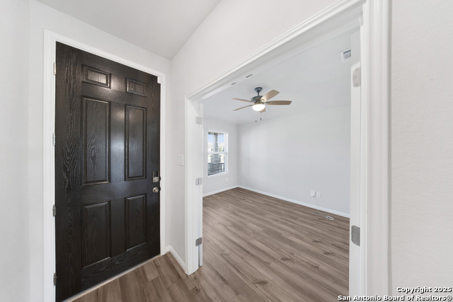 Listing photo id 0 for 752 Clara Park