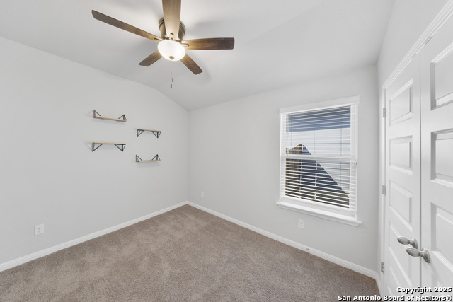 Listing photo id 18 for 752 Clara Park