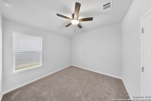 Listing photo id 19 for 752 Clara Park