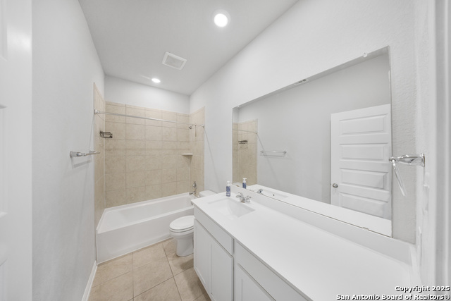 Listing photo id 20 for 752 Clara Park