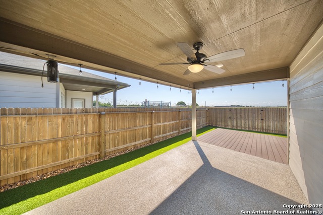 Listing photo id 22 for 752 Clara Park