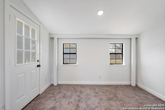 Image 17 of 59 For 320 Hickman  