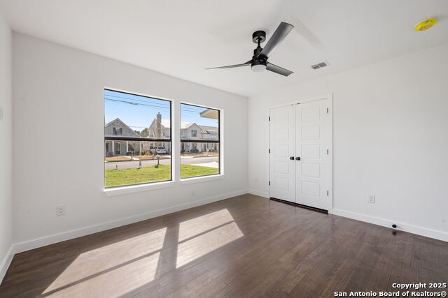 Image 20 of 59 For 320 Hickman  