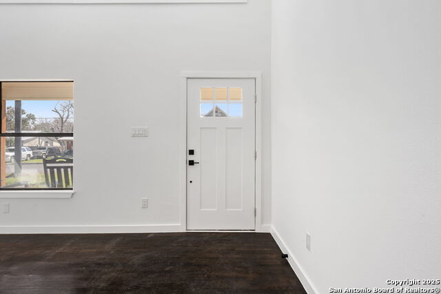 Image 4 of 59 For 320 Hickman  