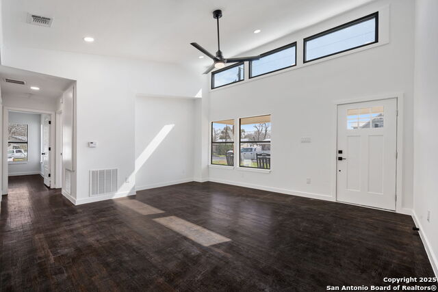 Image 5 of 59 For 320 Hickman  