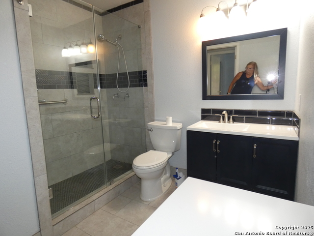 Listing photo id 9 for 3947 Gayle  