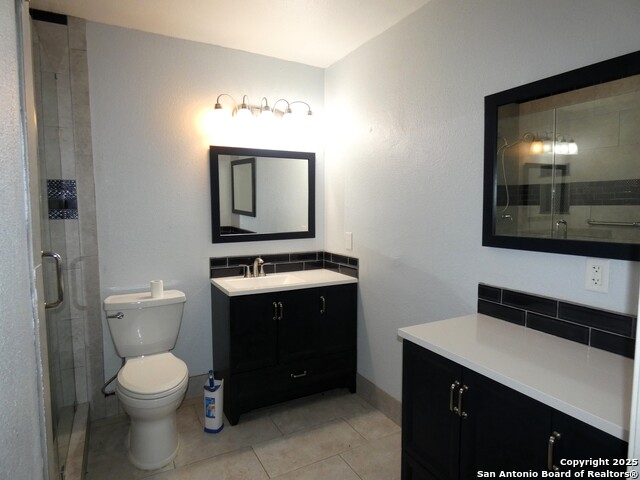 Listing photo id 11 for 3947 Gayle  