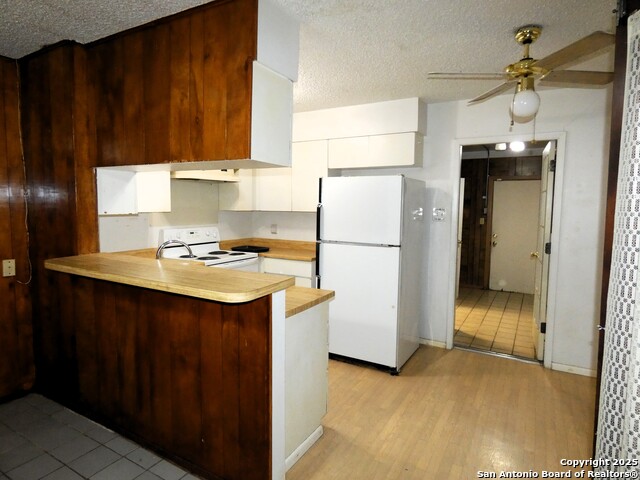 Listing photo id 16 for 3947 Gayle  