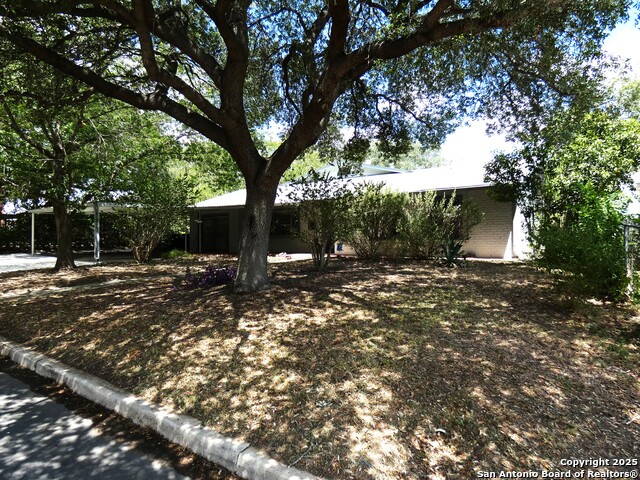 Listing photo id 0 for 3947 Gayle  