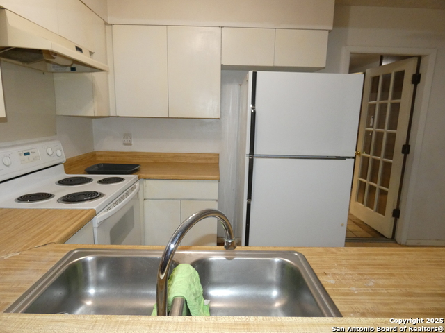 Listing photo id 18 for 3947 Gayle  