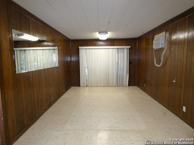 Listing photo id 21 for 3947 Gayle  