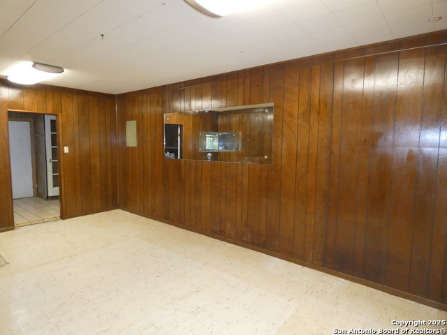 Listing photo id 22 for 3947 Gayle  