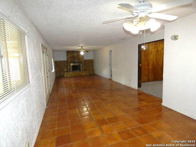 Listing photo id 23 for 3947 Gayle  