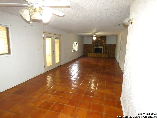 Listing photo id 24 for 3947 Gayle  