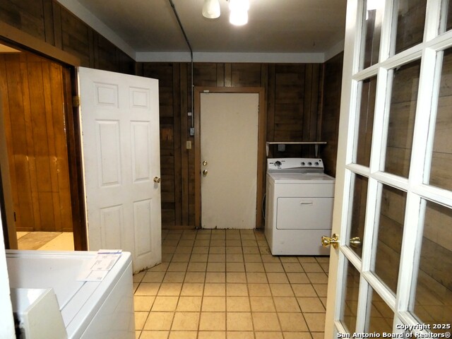 Listing photo id 26 for 3947 Gayle  