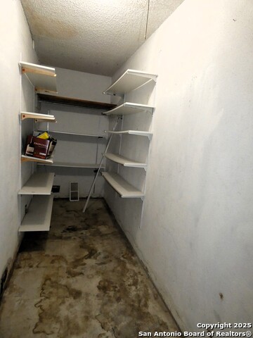 Listing photo id 27 for 3947 Gayle  