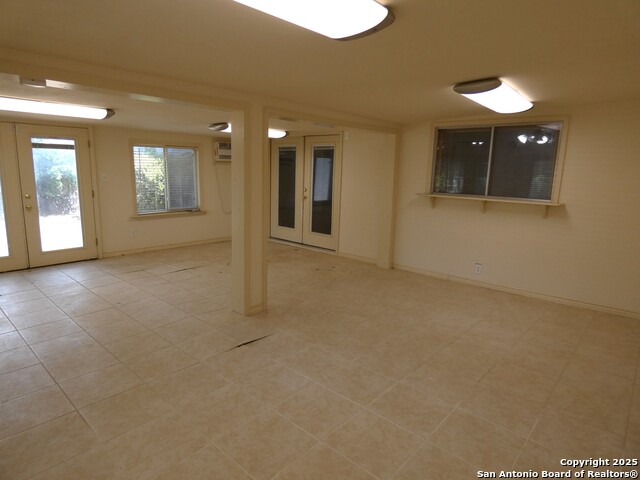 Listing photo id 29 for 3947 Gayle  