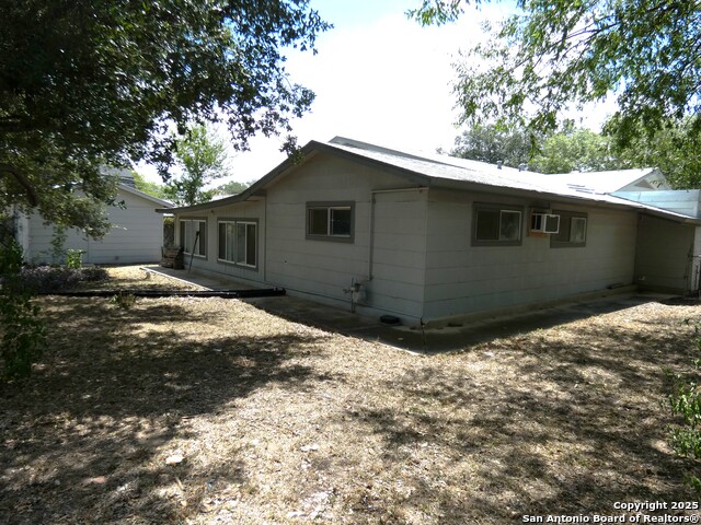 Listing photo id 30 for 3947 Gayle  