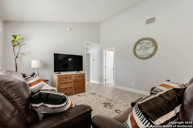 Image 17 of 27 For 1299 Oakridge