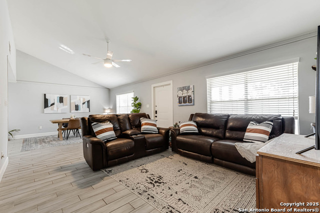 Image 18 of 27 For 1299 Oakridge