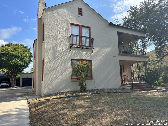 Image 2 of 7 For 119 Ridgewood Ct E 3