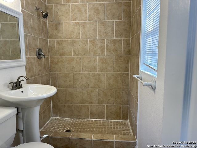 Image 4 of 7 For 119 Ridgewood Ct E 3