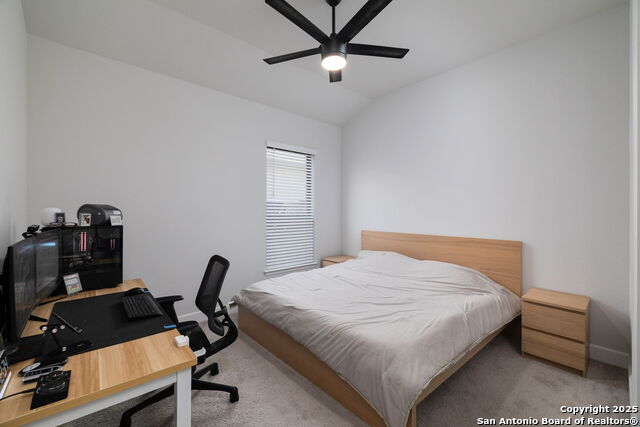 Listing photo id 9 for 613 Meade